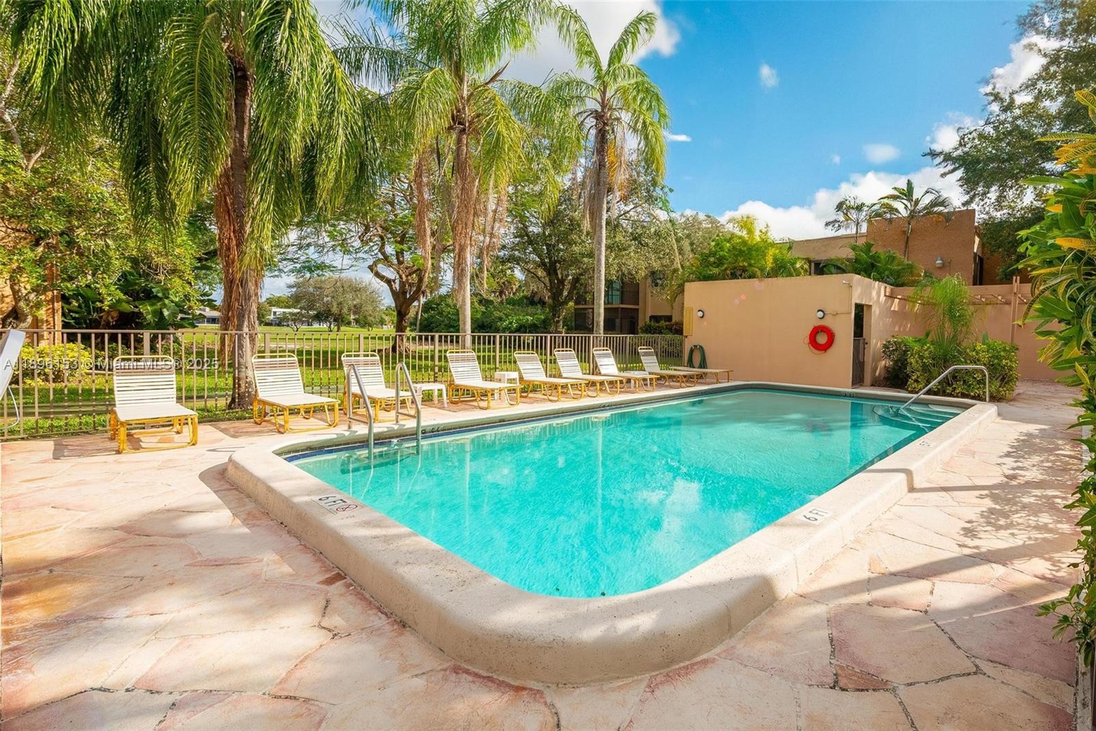 JACARANDA VILLAS NO 1 CON - Residential