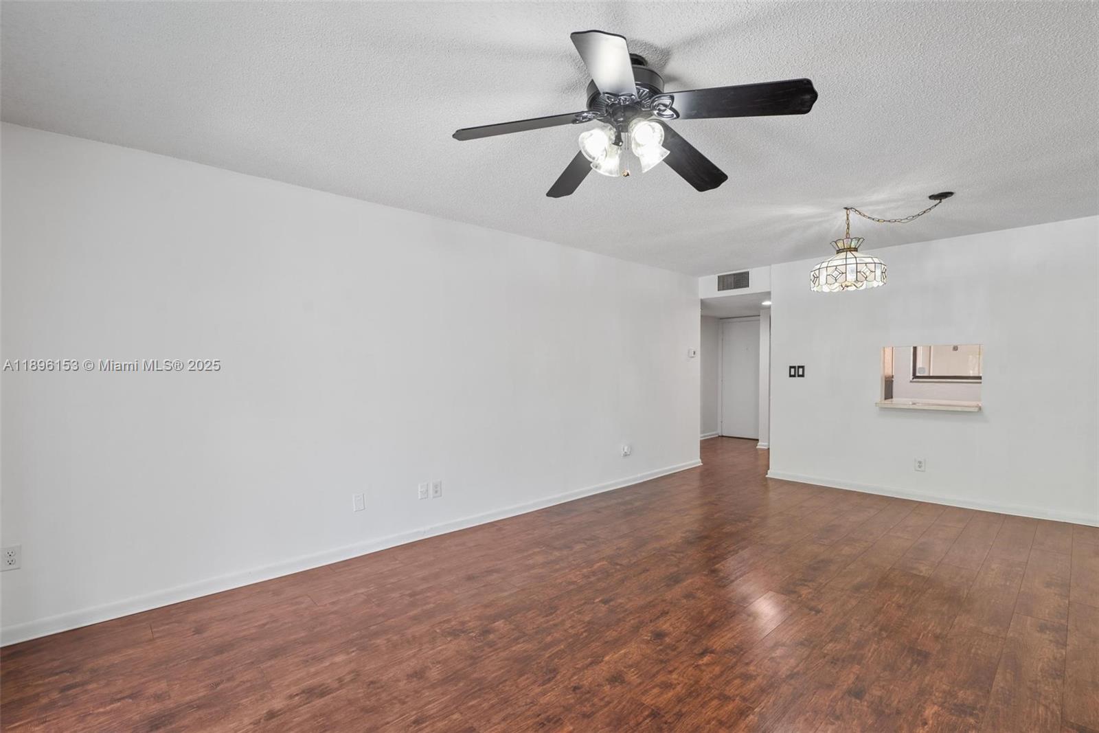 JACARANDA VILLAS NO 1 CON - Residential