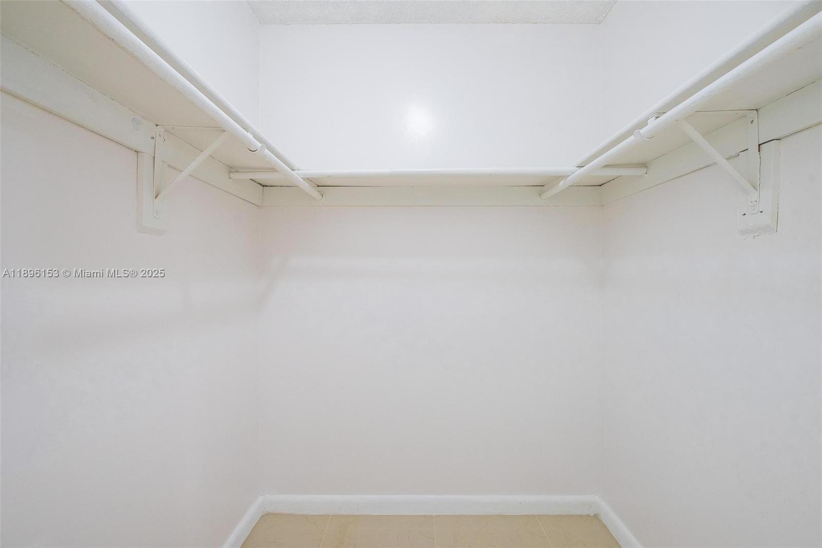 JACARANDA VILLAS NO 1 CON - Residential