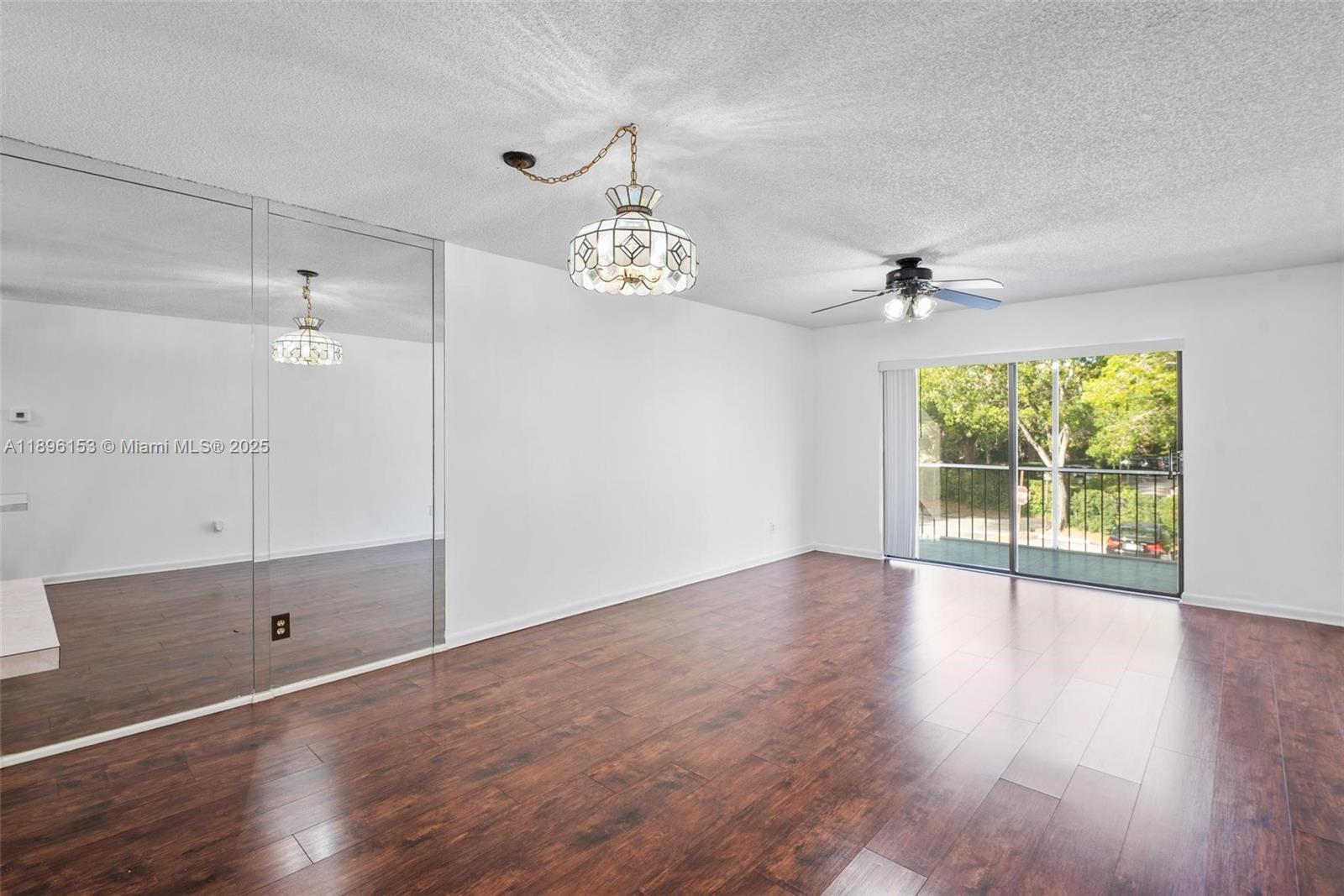 JACARANDA VILLAS NO 1 CON - Residential