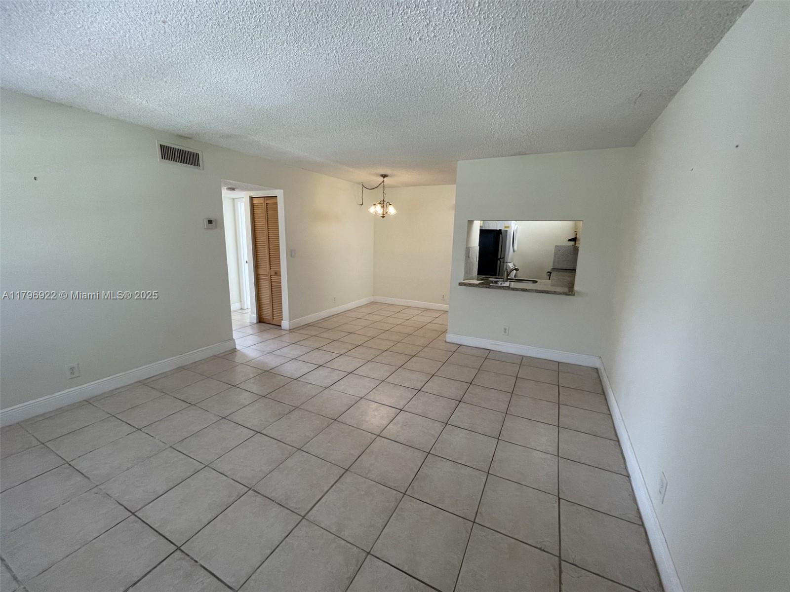 2642 Riverside Dr 2642