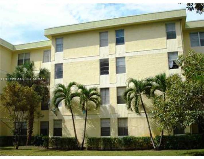 Rental Property at 1825 W 56 St 304, Hialeah, Miami-Dade County, Florida - Bedrooms: 2 
Bathrooms: 1  - $1,900 MO.