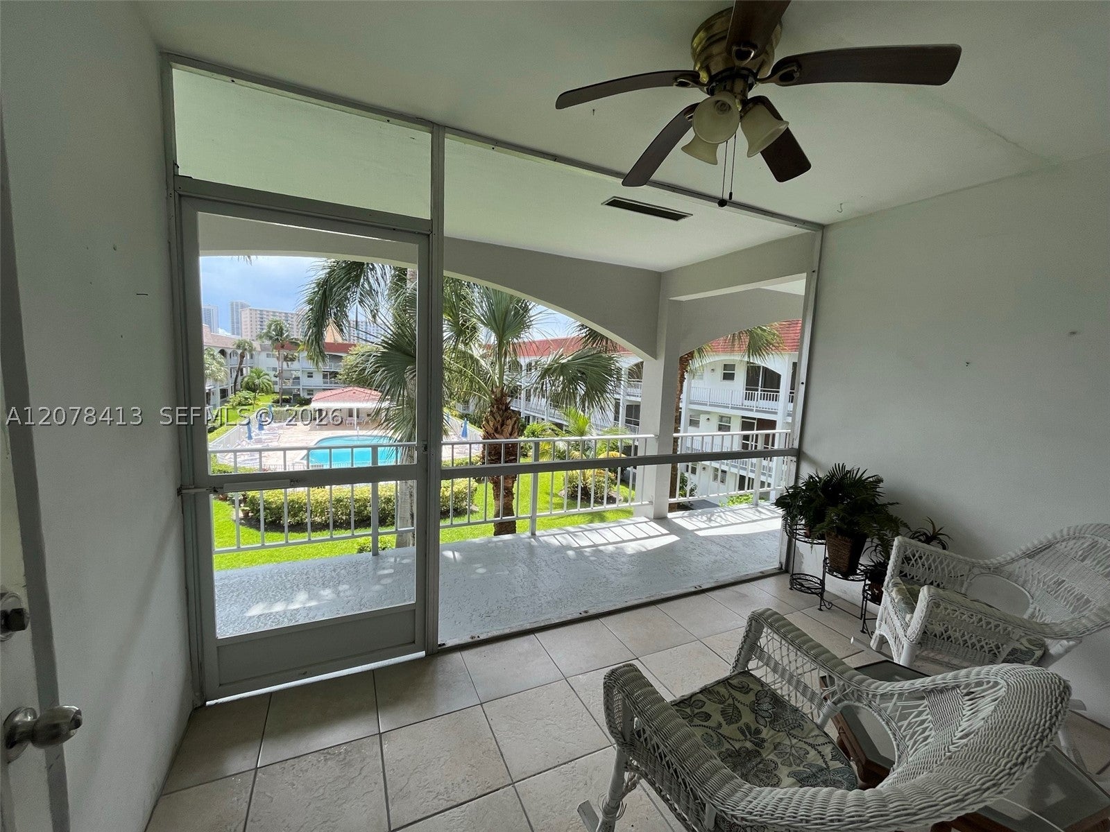 581 Blue Heron Dr 307-B