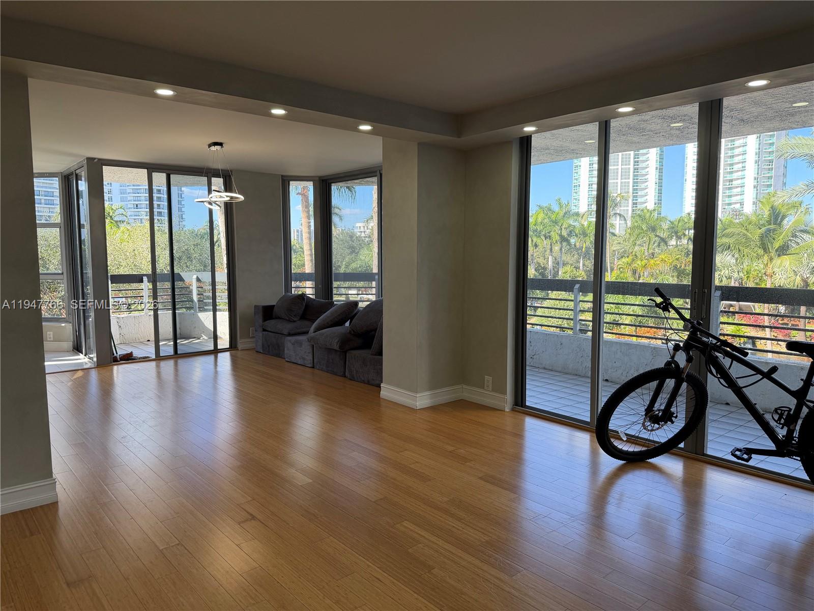 19101 NE 36th Ct 406