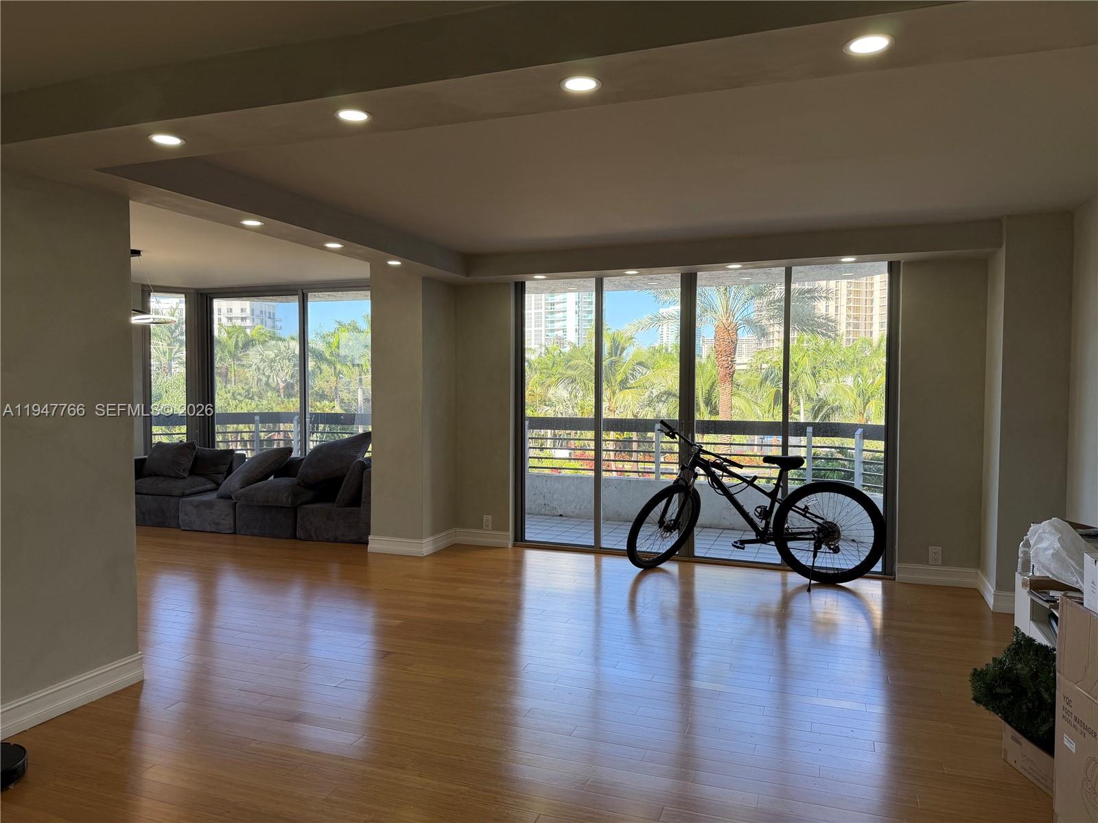 19101 NE 36th Ct 406