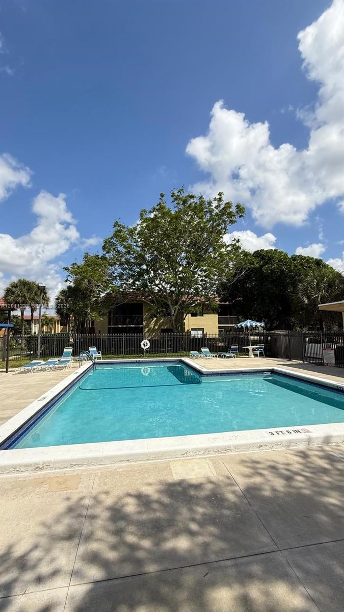 325 Lakeview Dr 202