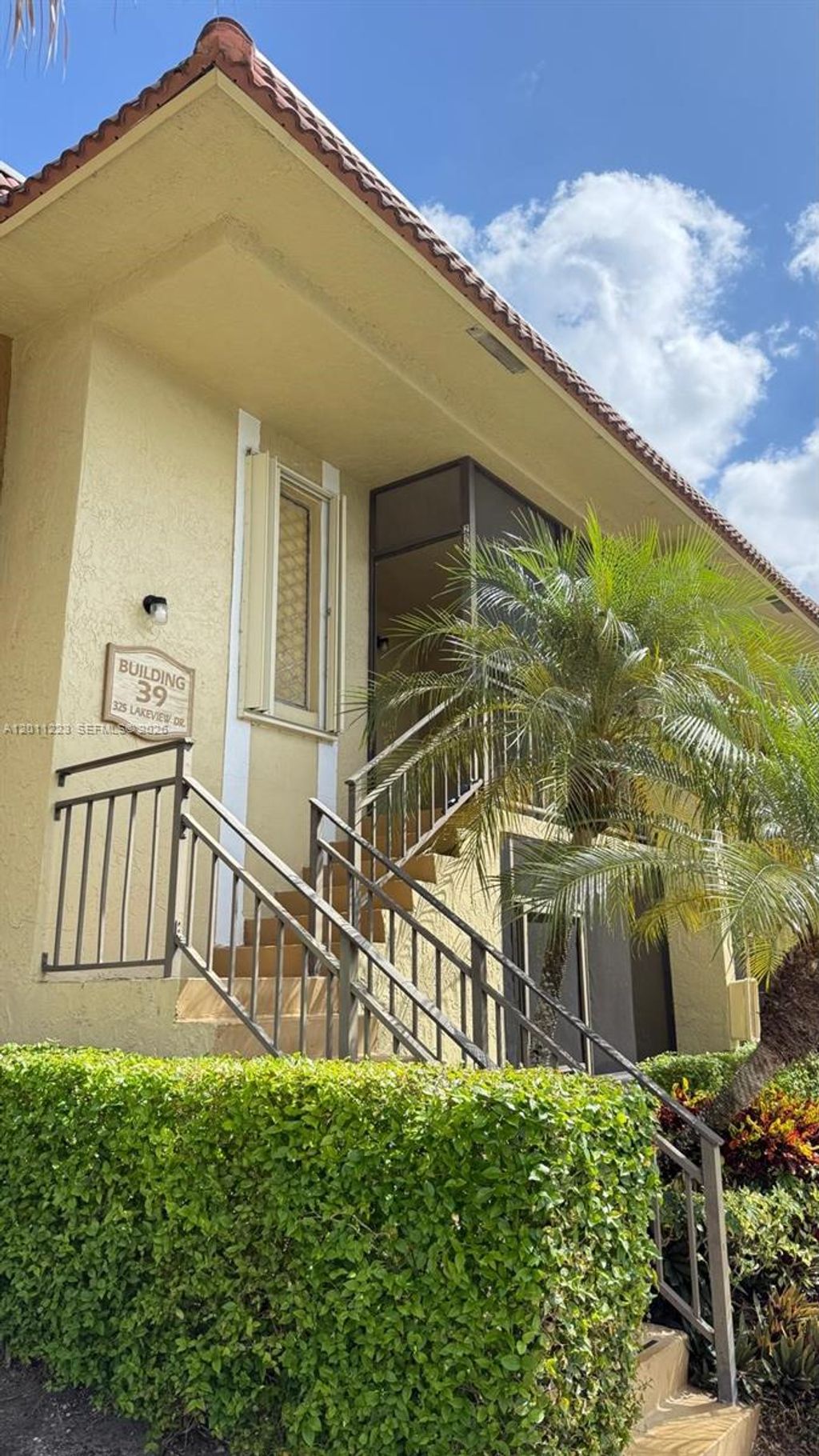 Photo of 325 Lakeview Dr #202, Weston, FL 33326 (MLS # A12011223)
