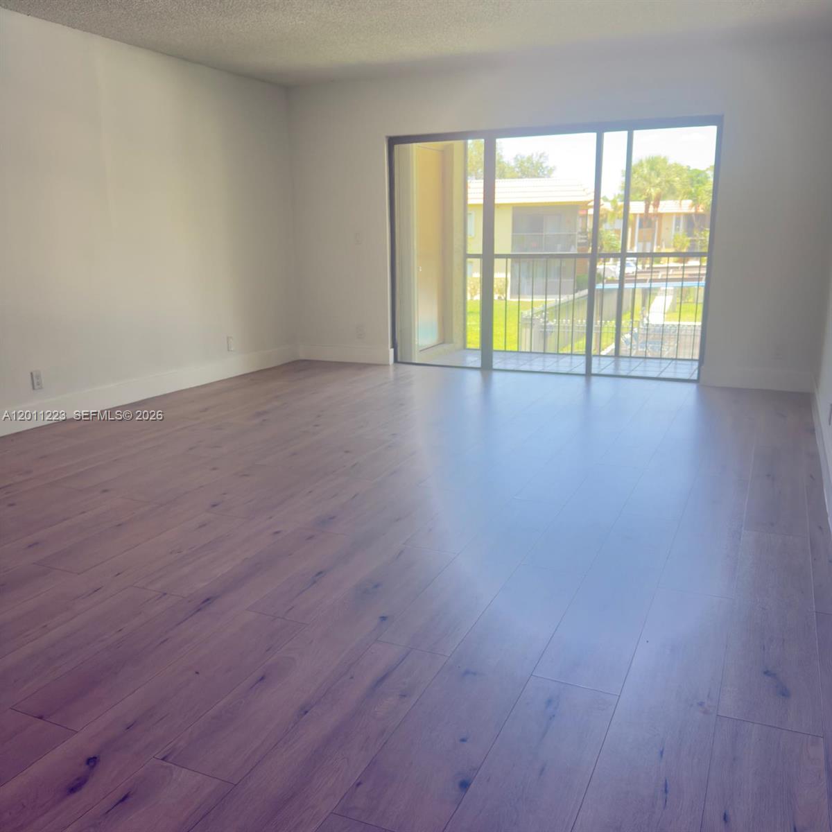 325 Lakeview Dr 202