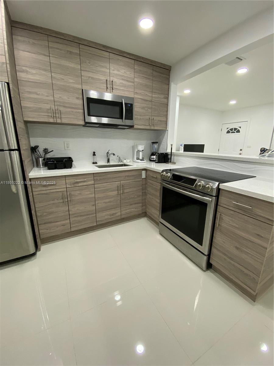 301 Nw 34th St 3404, Miami, Broward County, Florida - 2 Bedrooms  
1 Bathrooms - 