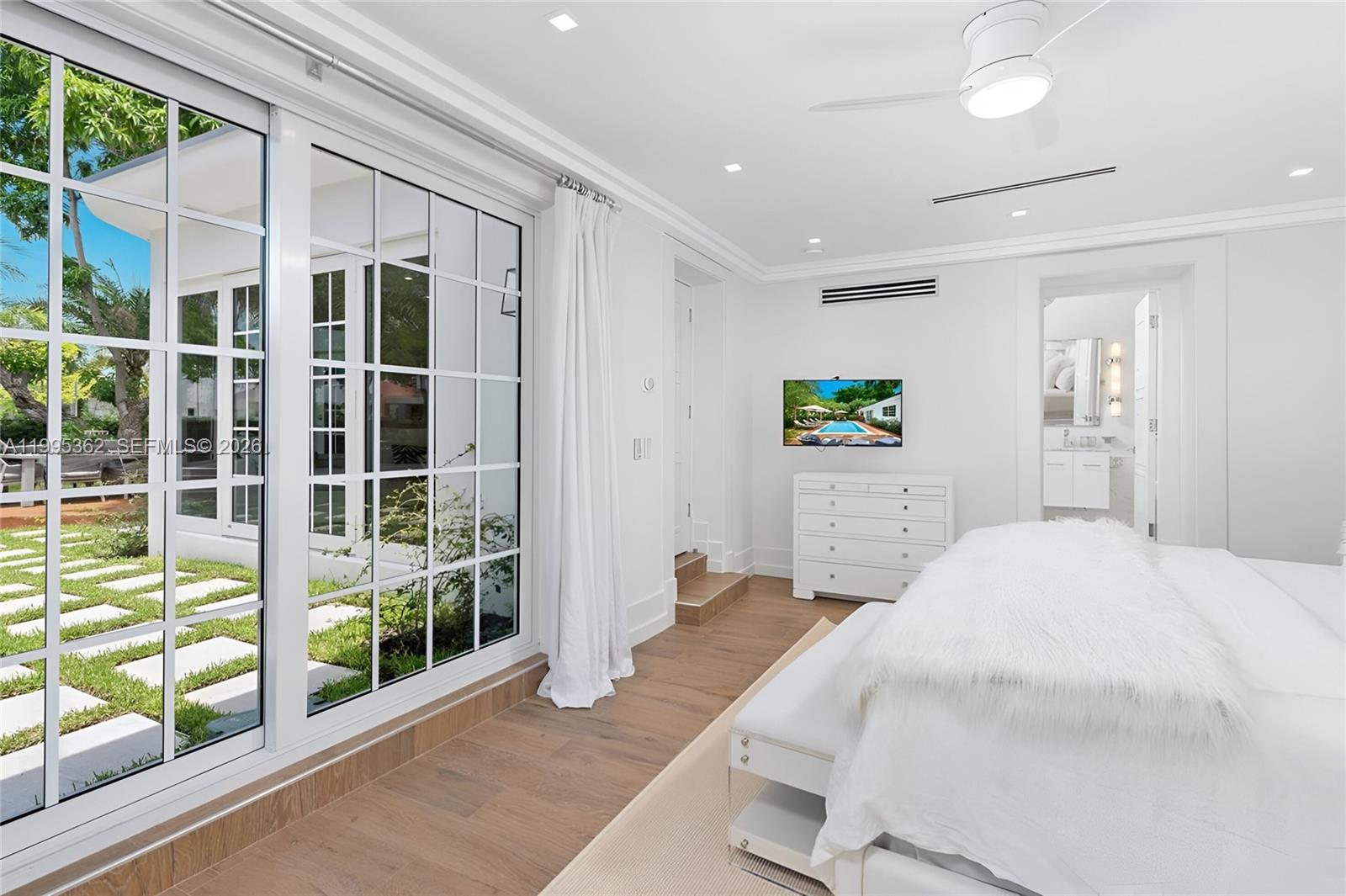 FLAMINGO TERRACE EXTENSIO - Residential Lease