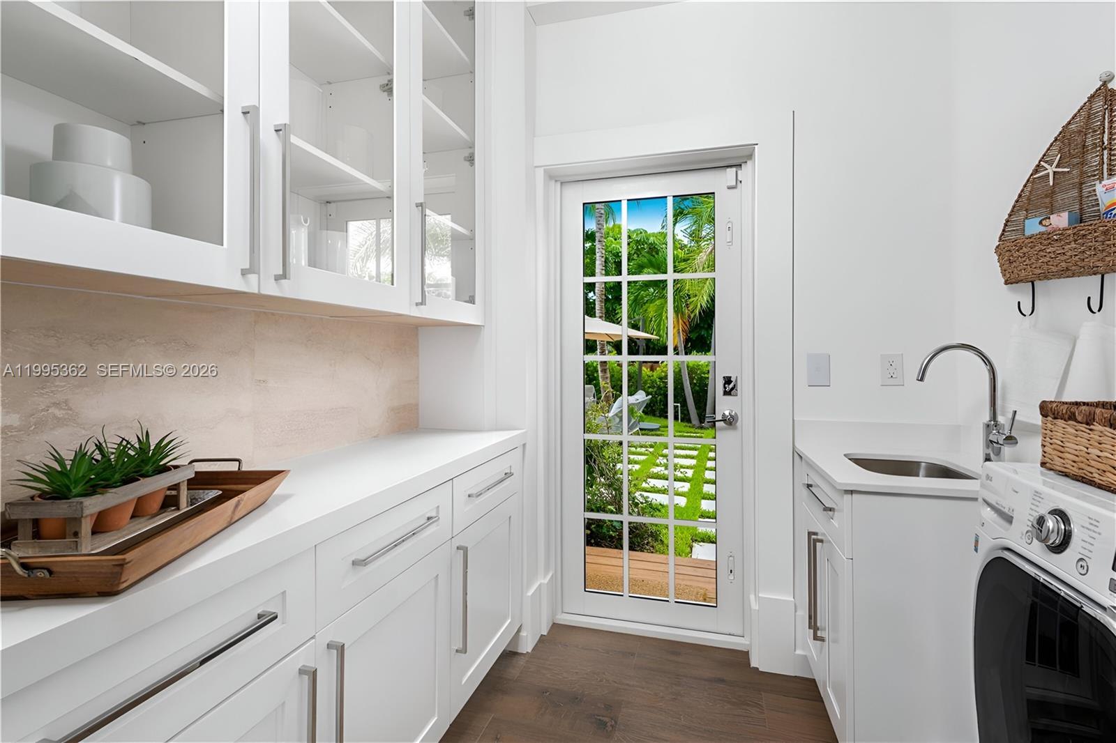 FLAMINGO TERRACE EXTENSIO - Residential Lease