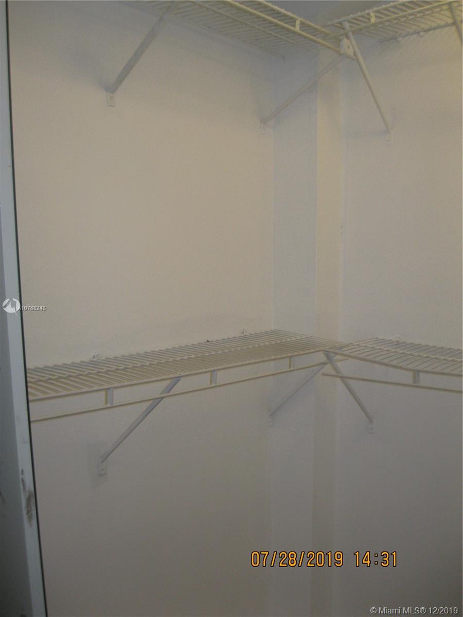 PARKWOOD CONDO - Residential