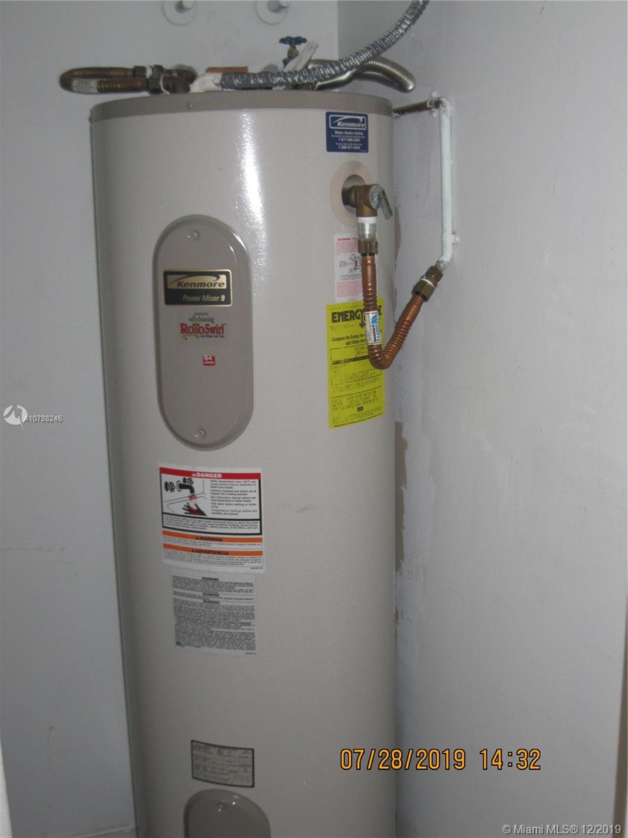 PARKWOOD CONDO - Residential