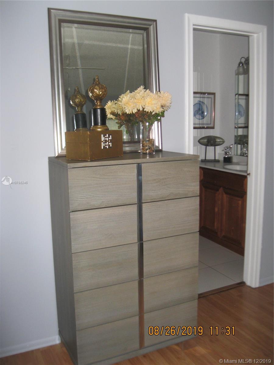 PARKWOOD CONDO - Residential