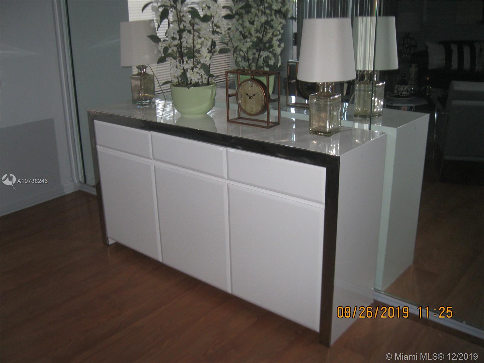 PARKWOOD CONDO - Residential