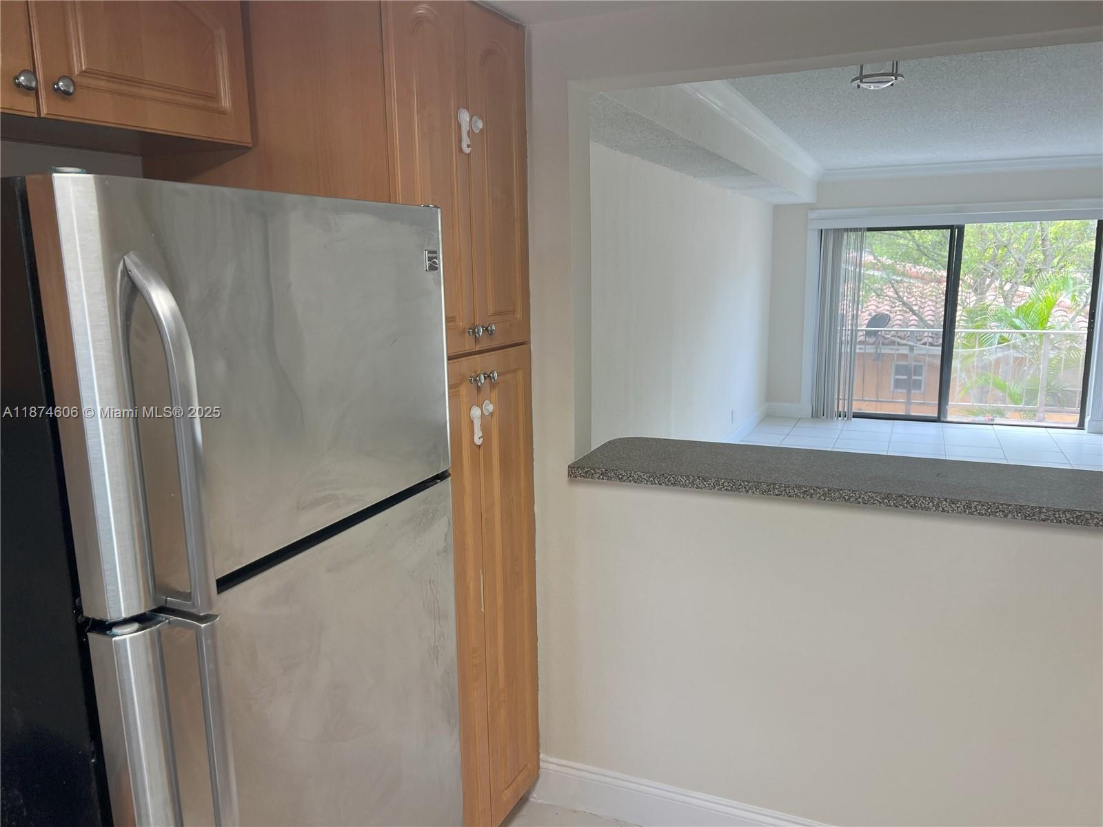 3/2 CONDO IN A POPULAR COMPLEX. THE APARTMENT IS LAID OUT AS A TOWNHOUSE. VERY SPACIOUS.
RECENTLY RENOVATED AND SHOWS WELL.
INVESTORS WELCOME. ALSO LISTED FOR RENT FOR $2300. GREAT LOCATION CLOSE TO PUBLIX, COSTCO AND WALMART.
AS PER ASSOCIATION THEY REQUIRE CREDIT SCORE OF 700
