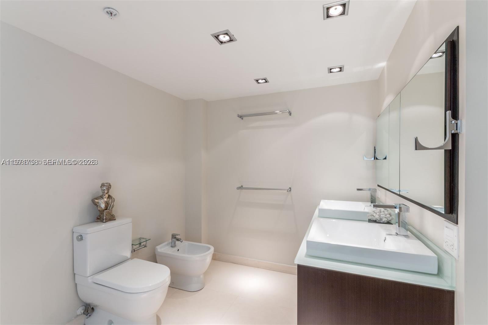 THE MUTINY CONDO - Residential