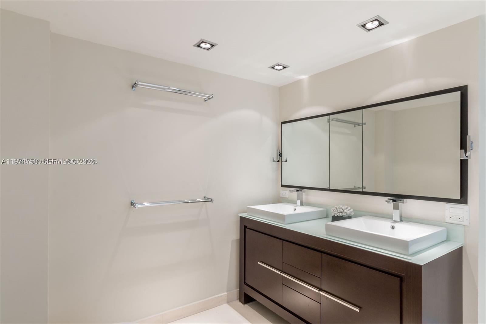 THE MUTINY CONDO - Residential