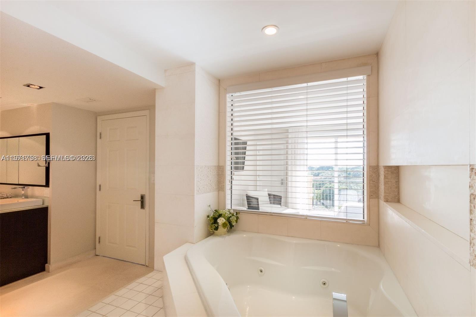 THE MUTINY CONDO - Residential