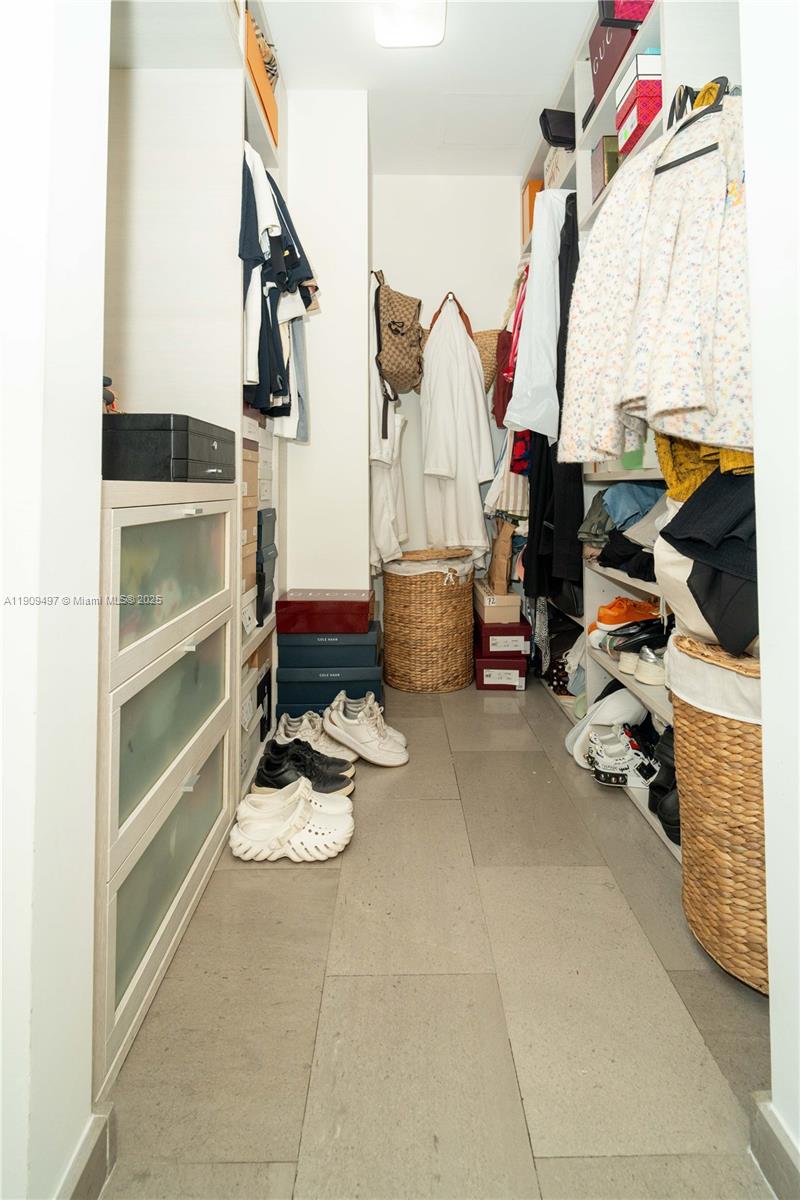 REACH CONDO - Residential