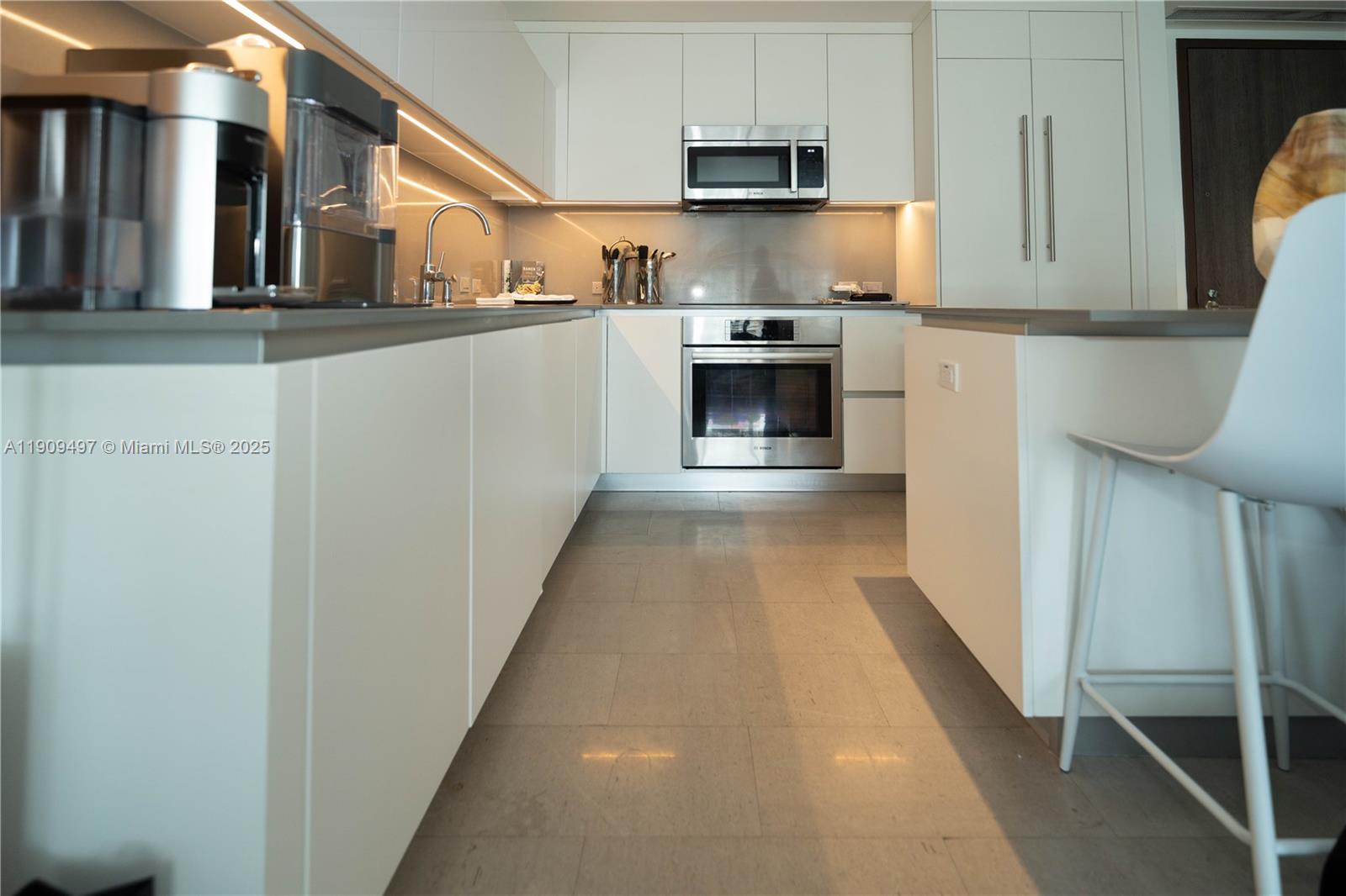 REACH CONDO - Residential