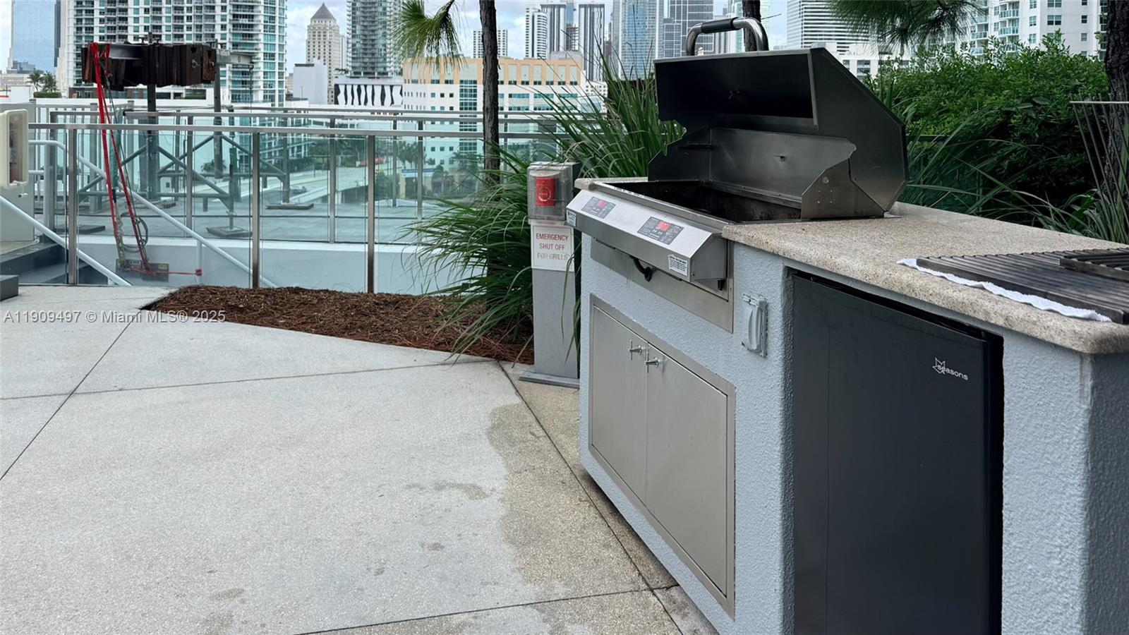 REACH CONDO - Residential