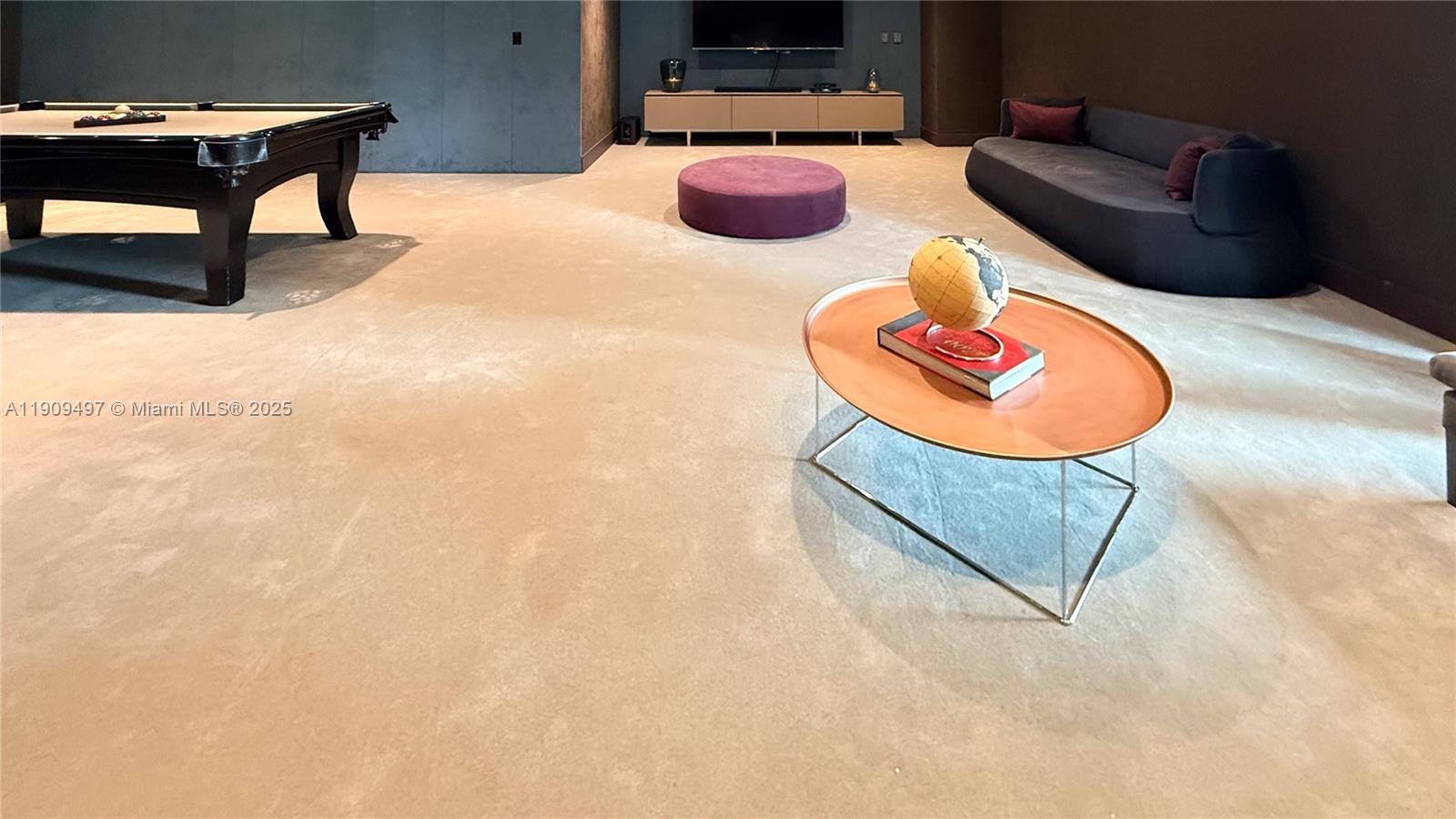 REACH CONDO - Residential