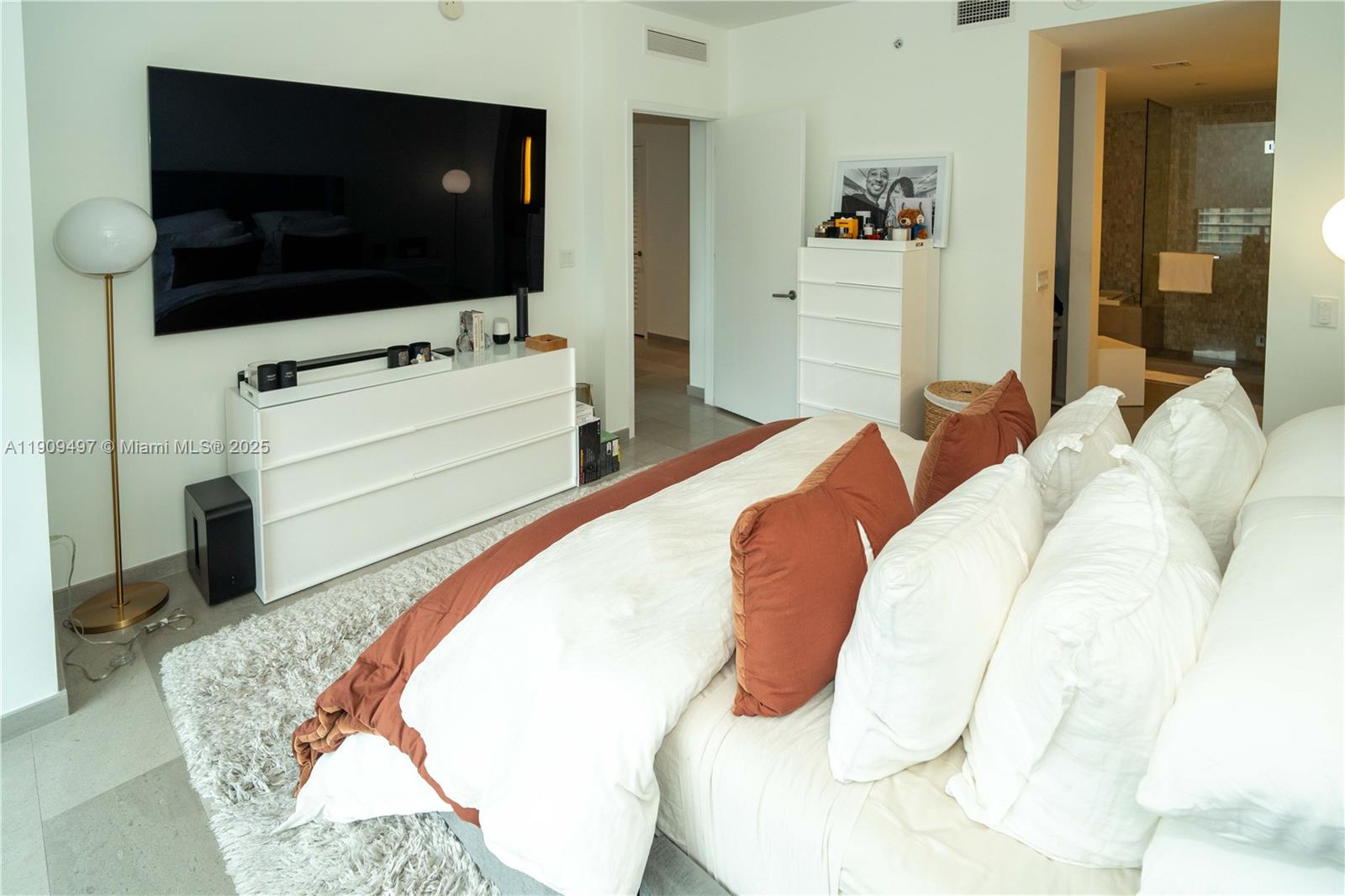 REACH CONDO - Residential