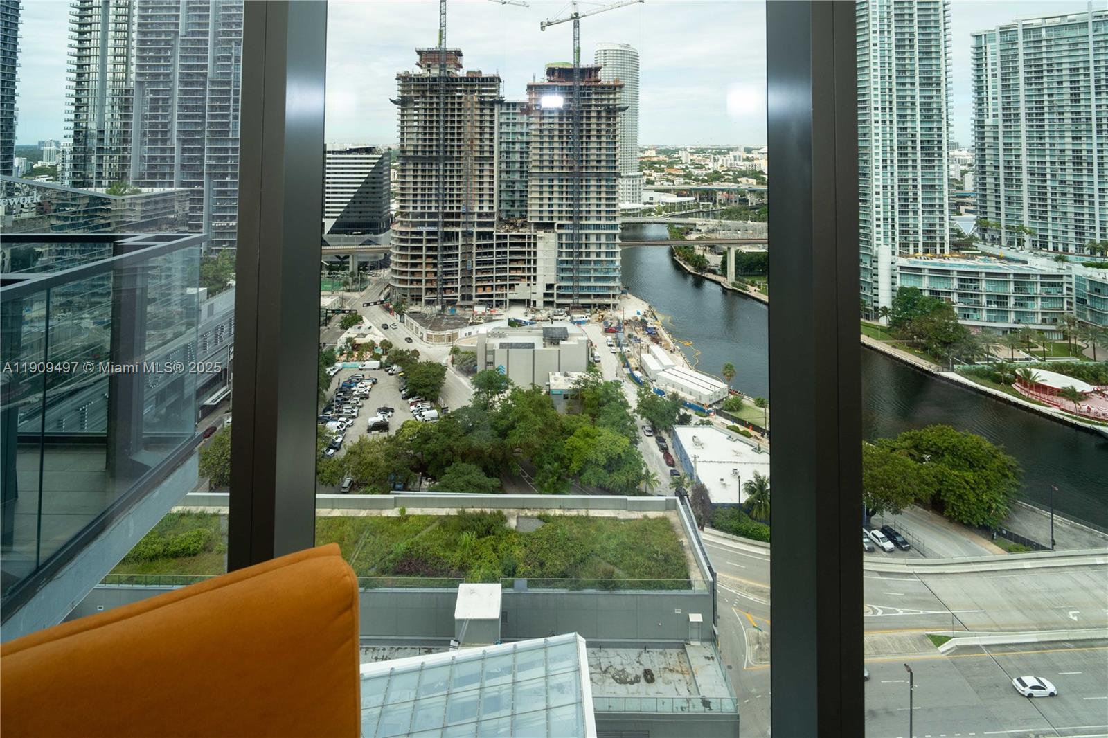 REACH CONDO - Residential