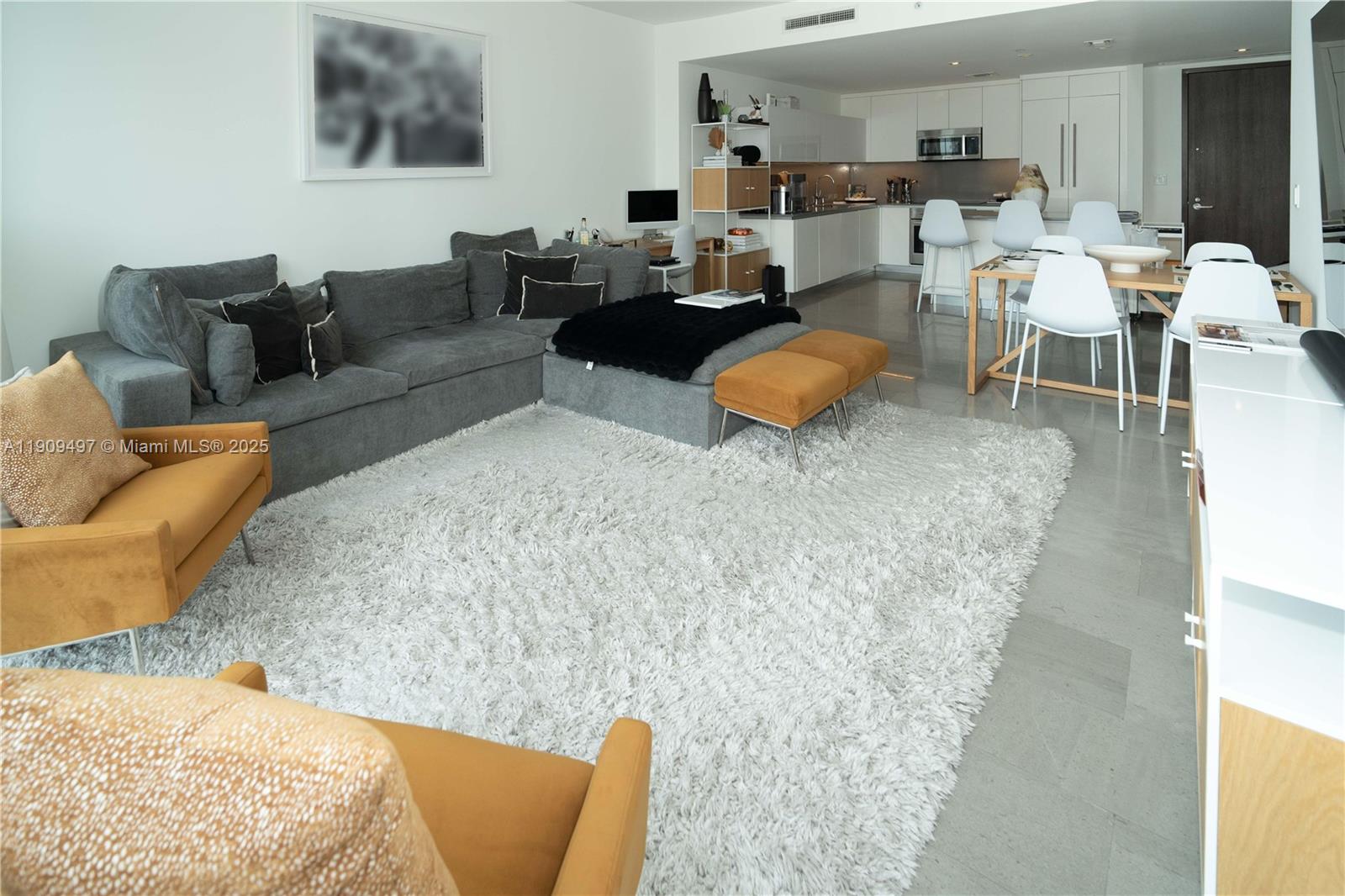 REACH CONDO - Residential