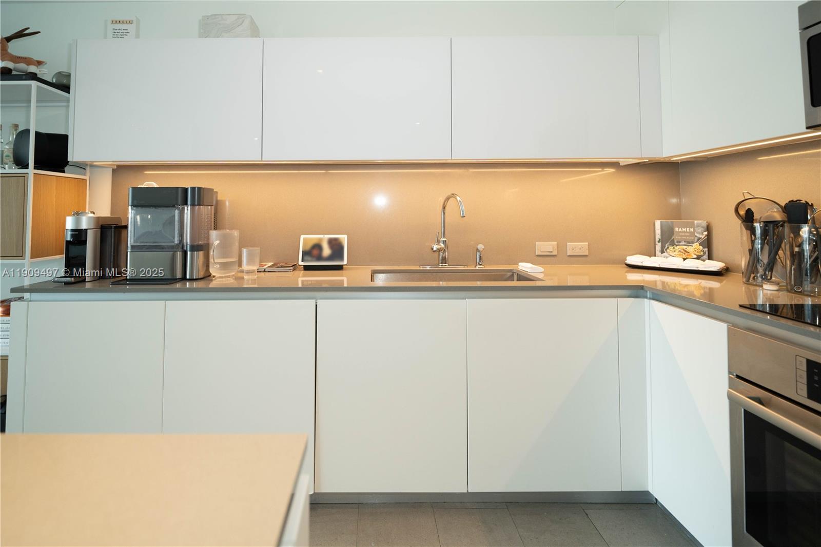 REACH CONDO - Residential