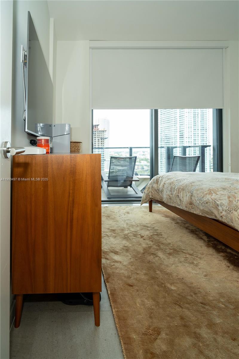 REACH CONDO - Residential