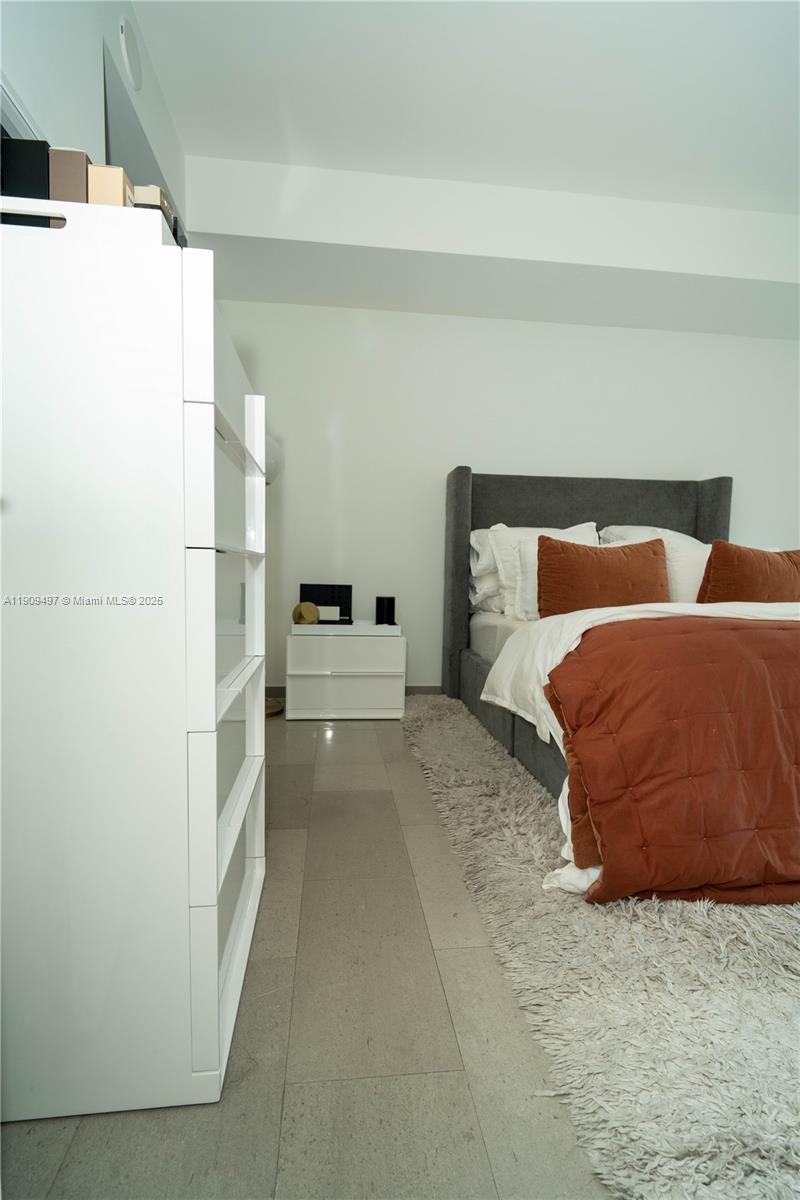 REACH CONDO - Residential