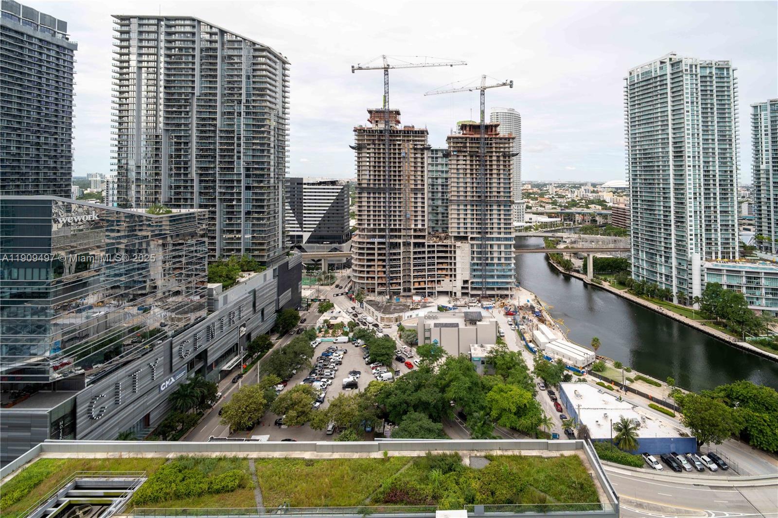 REACH CONDO - Residential