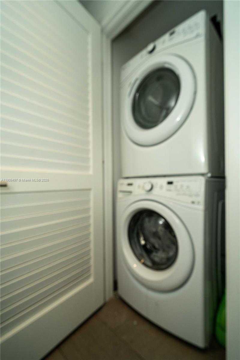 REACH CONDO - Residential