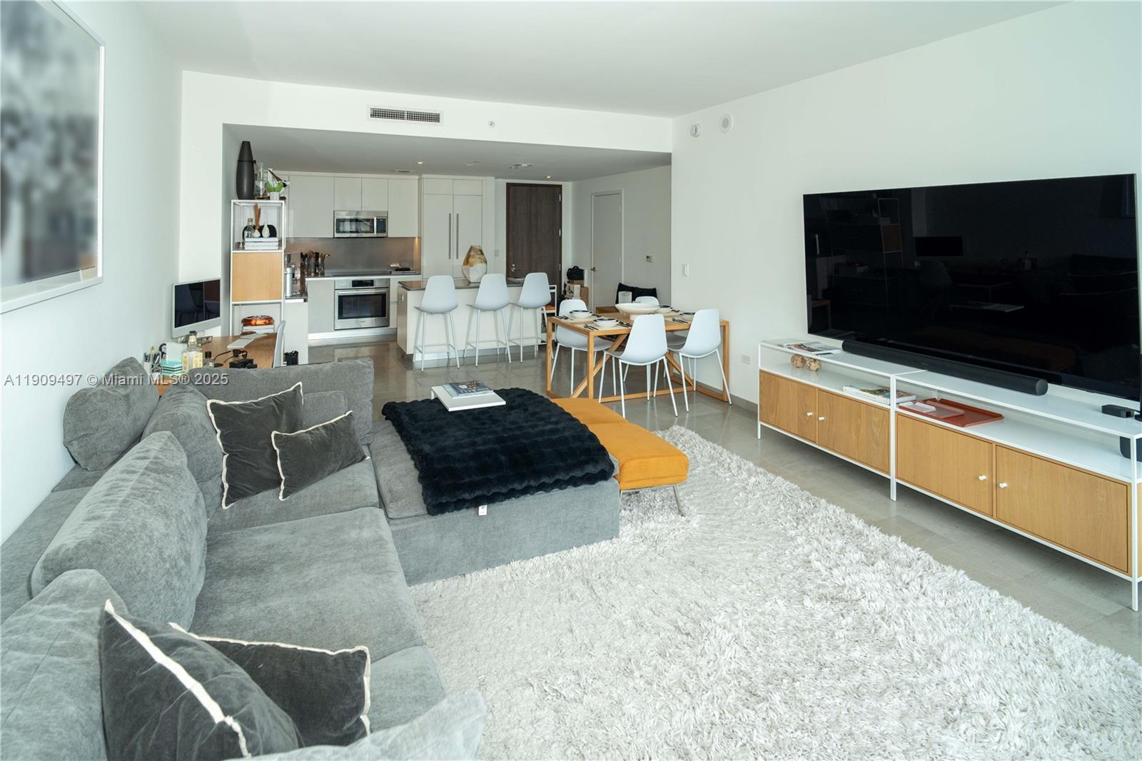 REACH CONDO - Residential