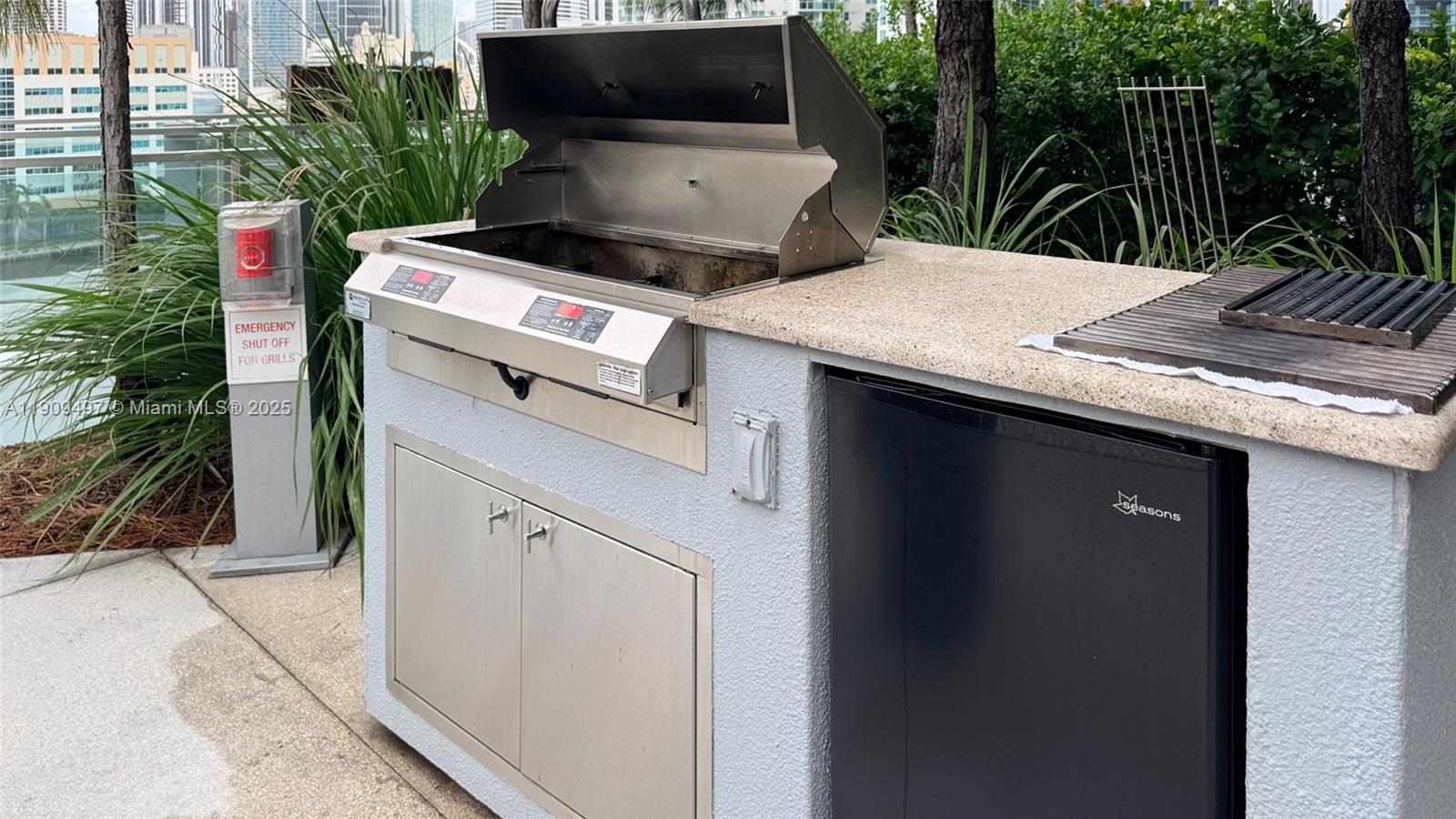 REACH CONDO - Residential