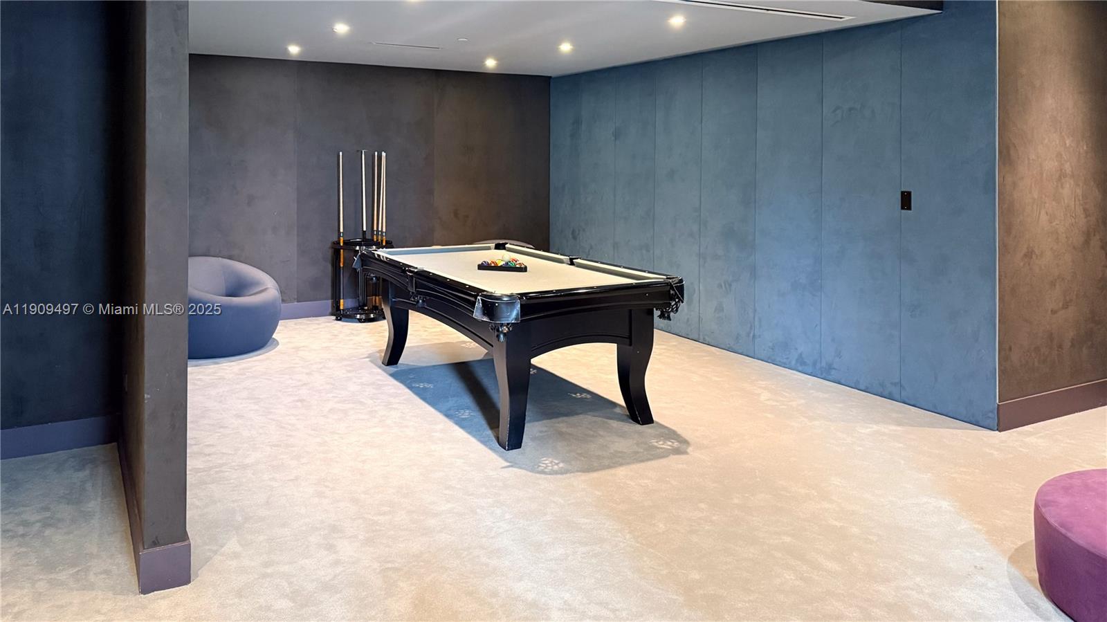 REACH CONDO - Residential