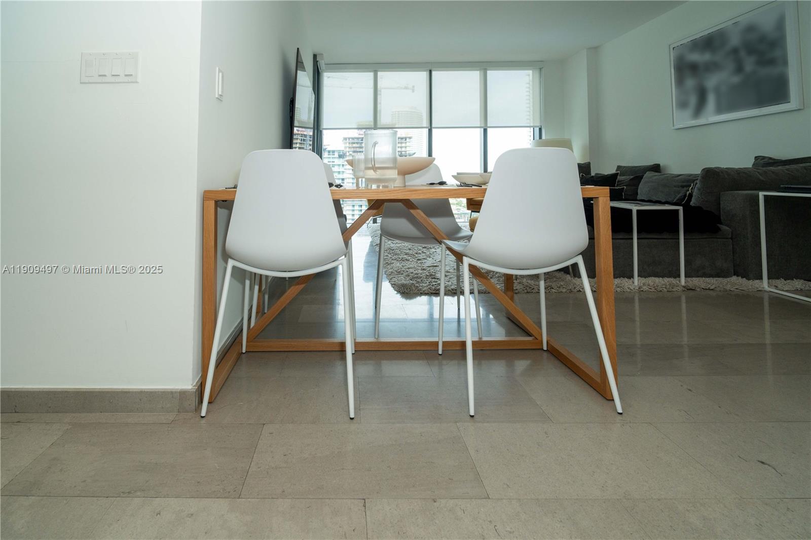 REACH CONDO - Residential