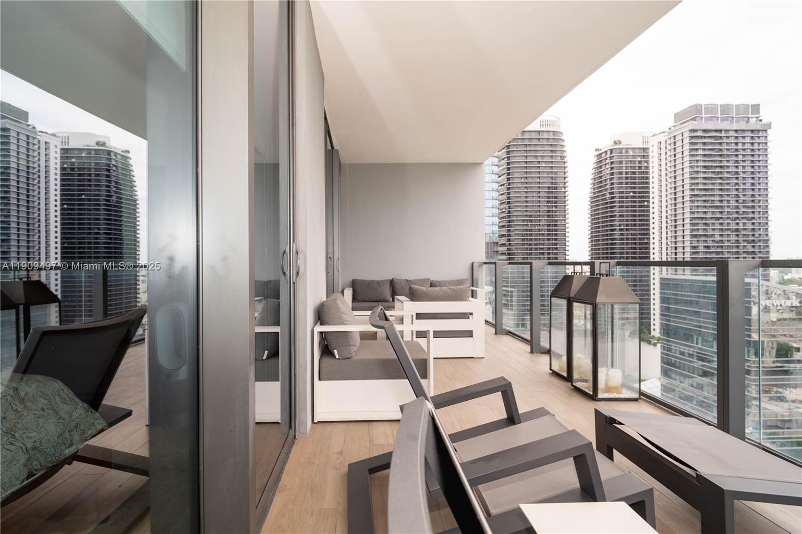 REACH CONDO - Residential