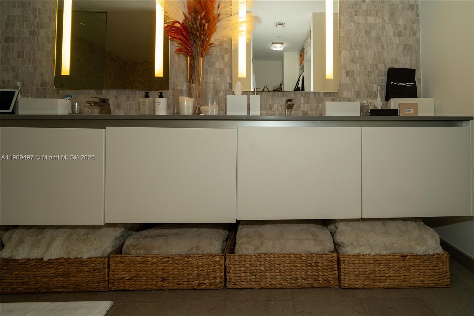 REACH CONDO - Residential