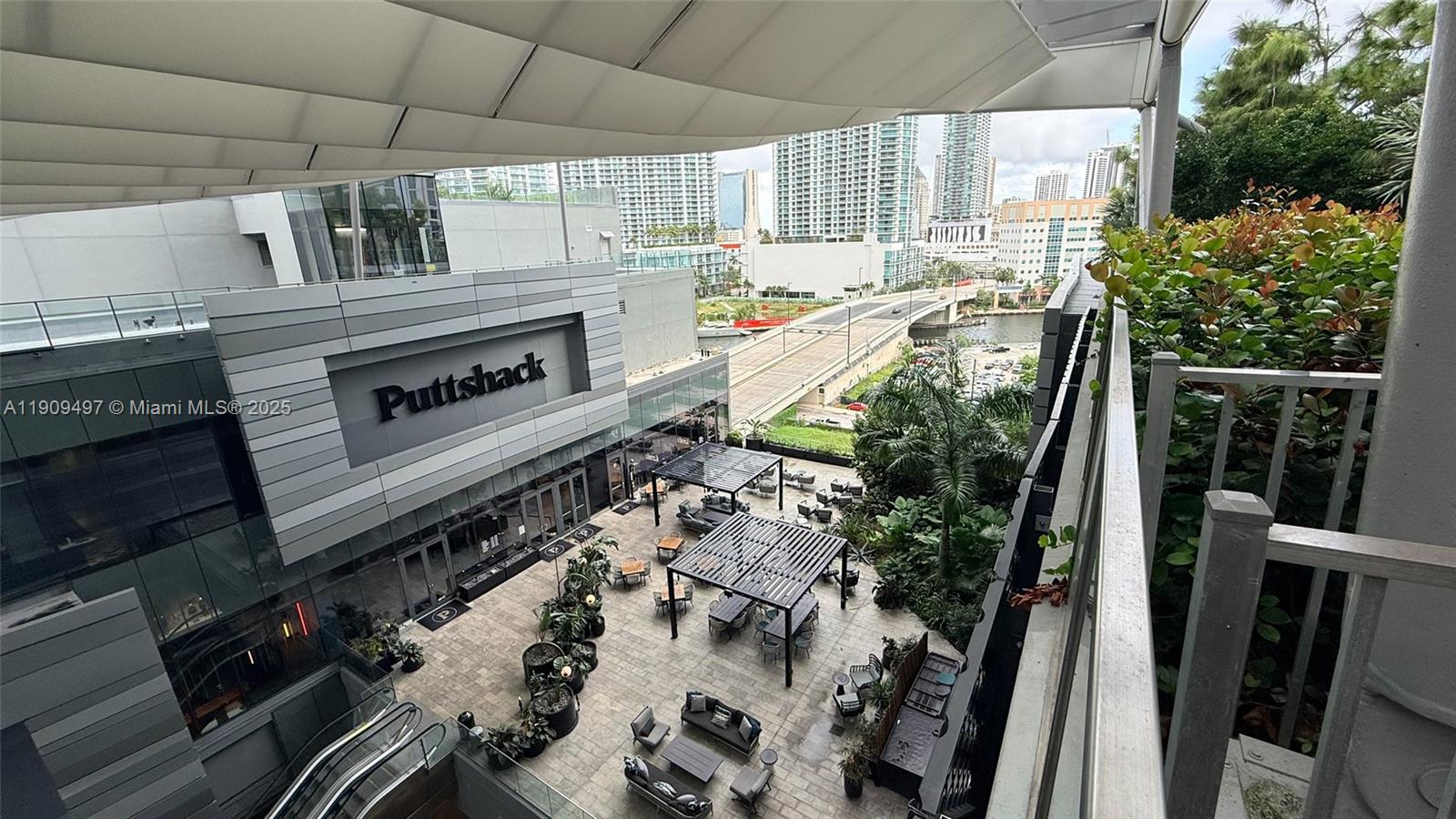 REACH CONDO - Residential