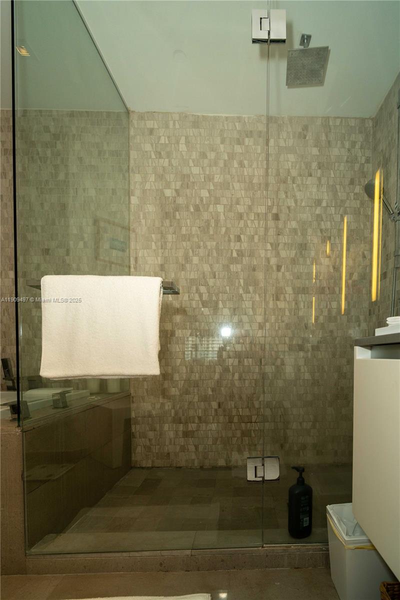 REACH CONDO - Residential