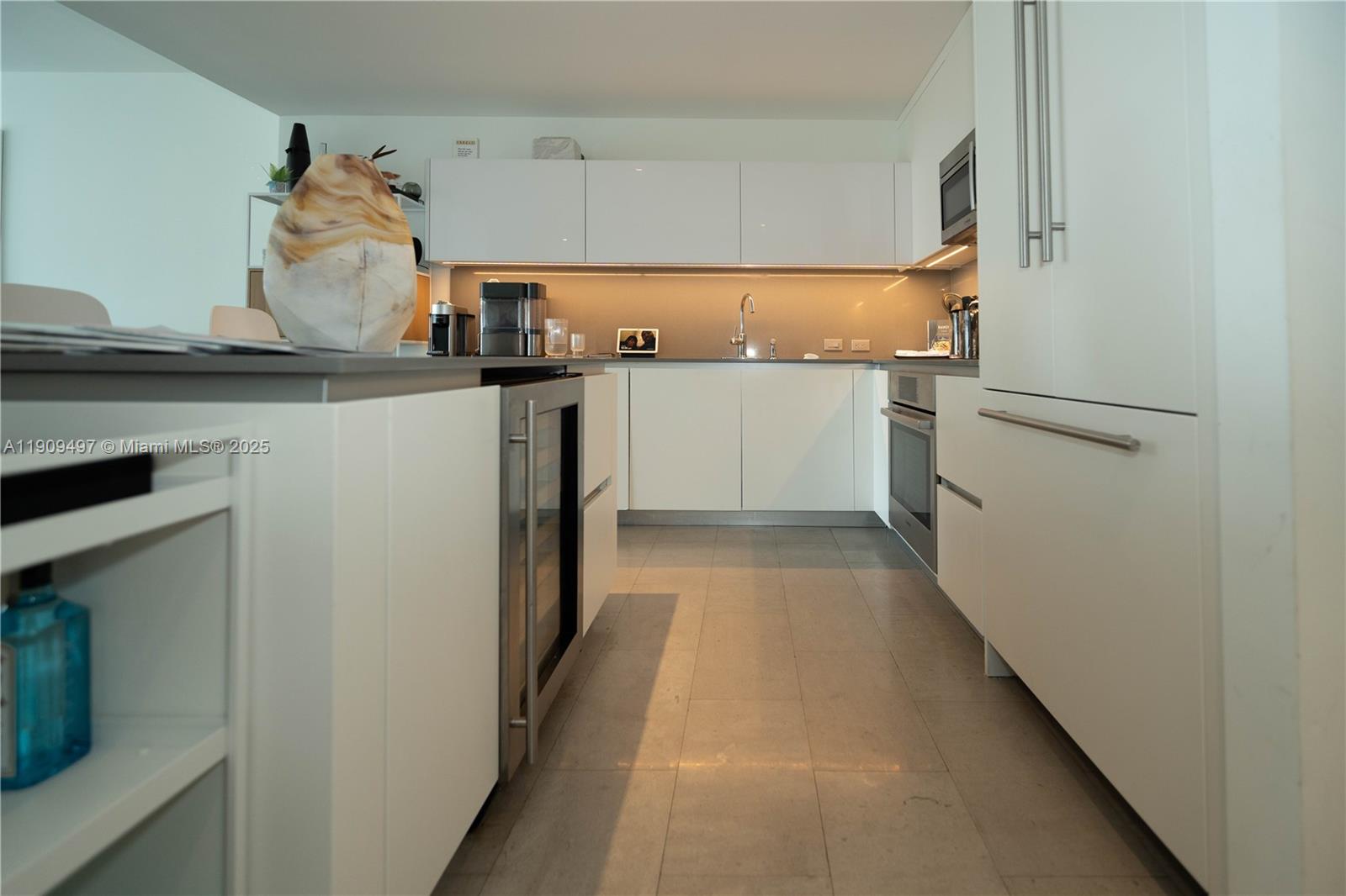 REACH CONDO - Residential