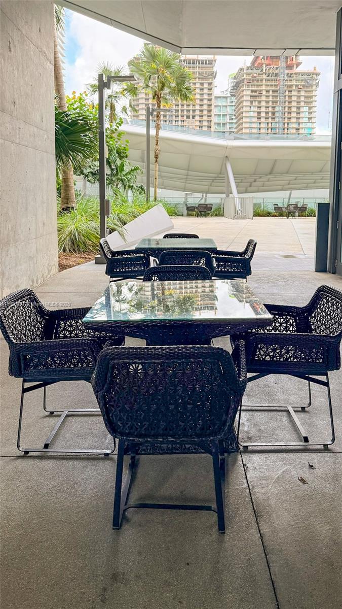 REACH CONDO - Residential