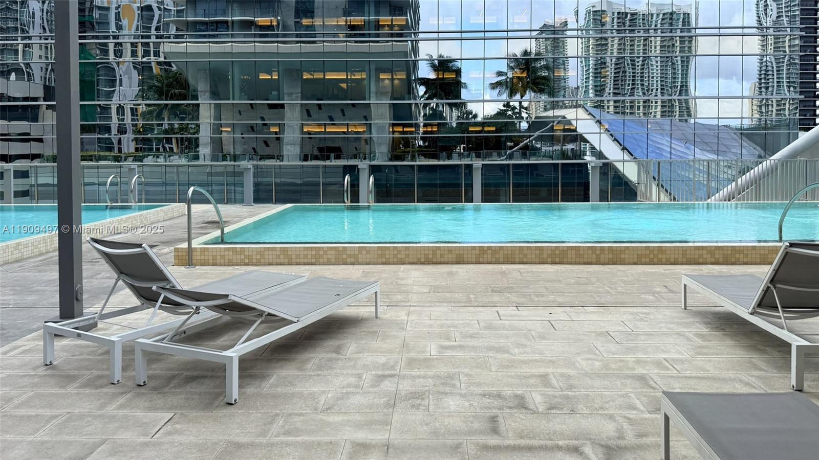 REACH CONDO - Residential