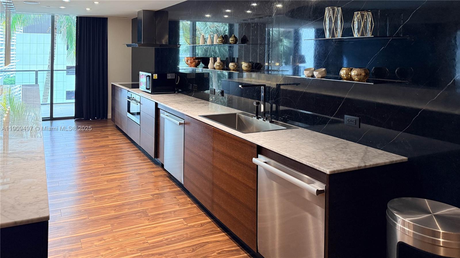 REACH CONDO - Residential