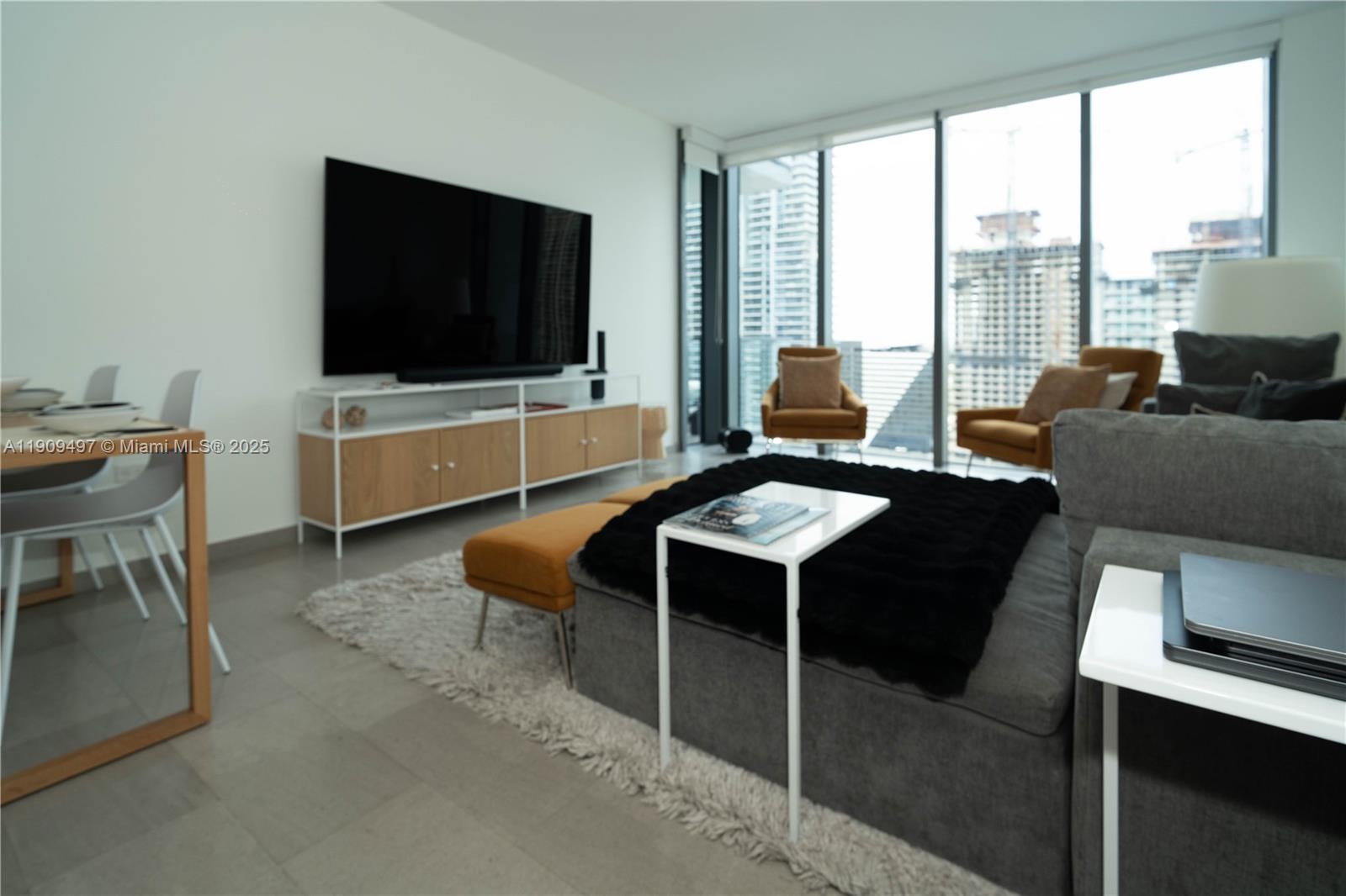 REACH CONDO - Residential