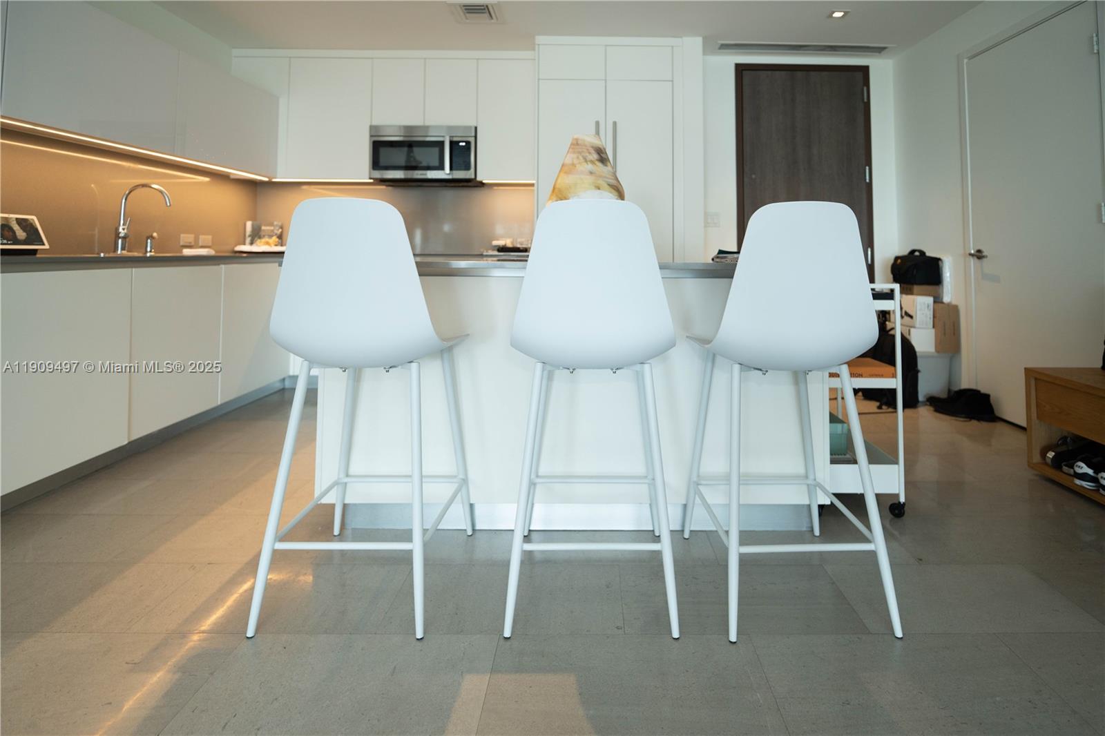 REACH CONDO - Residential