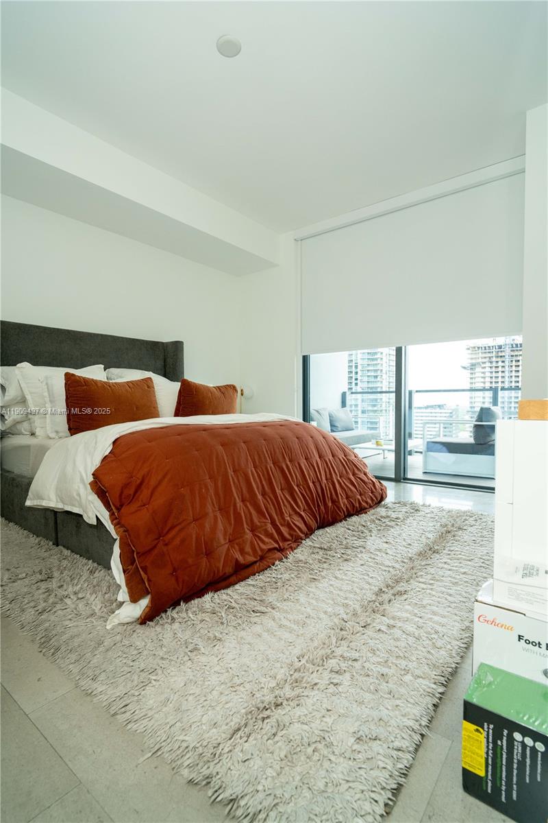 REACH CONDO - Residential